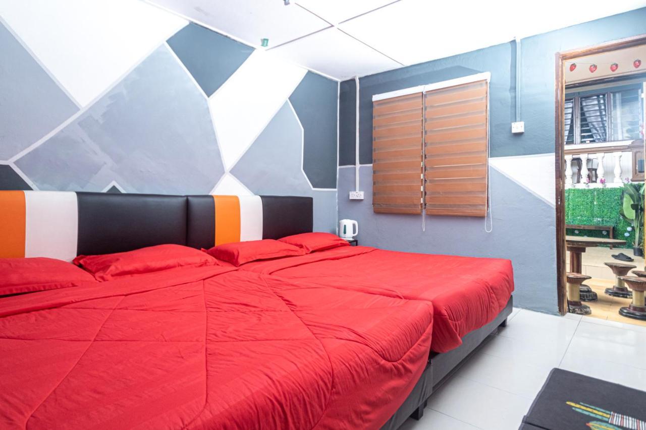 Aiza Homestay Opposite Abang Strawberry Taman Sedia تاناه راتا المظهر الخارجي الصورة
