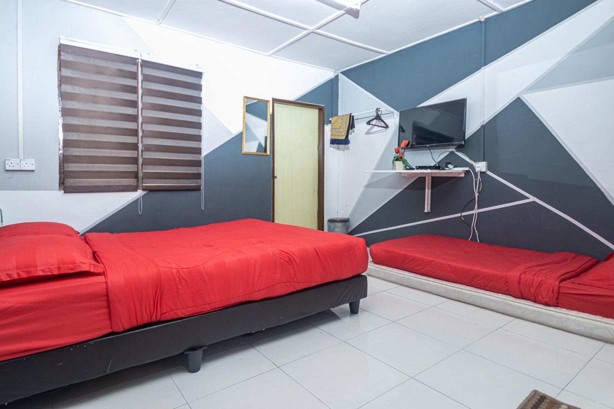 Aiza Homestay Opposite Abang Strawberry Taman Sedia تاناه راتا المظهر الخارجي الصورة