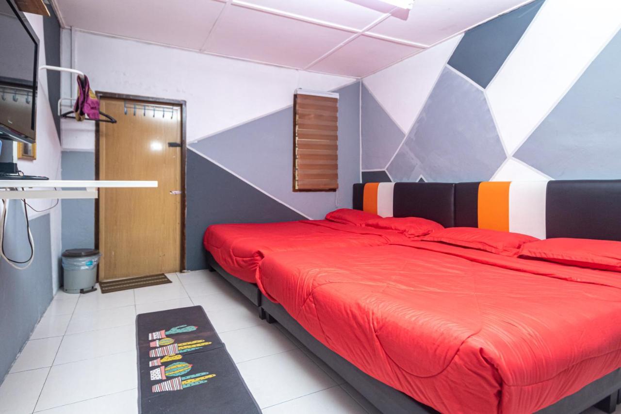 Aiza Homestay Opposite Abang Strawberry Taman Sedia تاناه راتا المظهر الخارجي الصورة